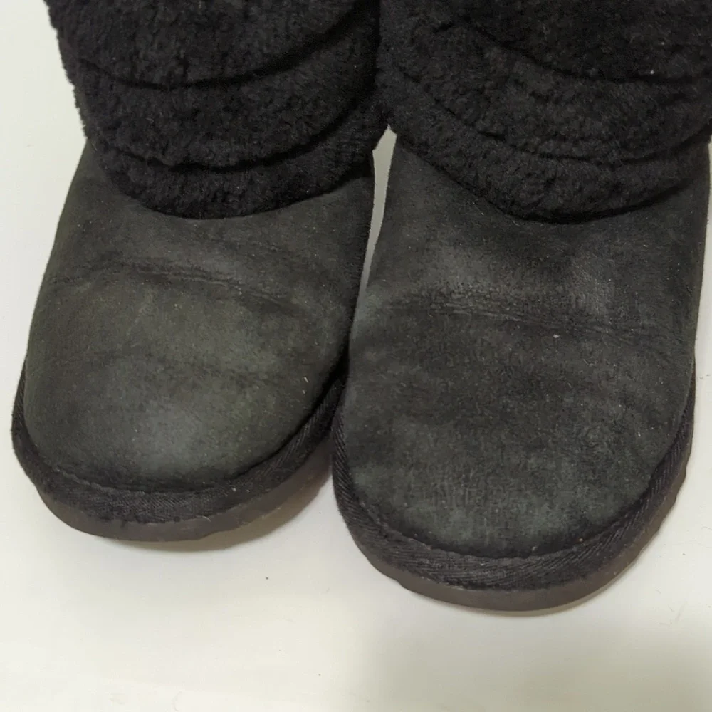 UGG classic Mini fluff quilted rainbow ankle boot big girl size 5/ woman size 6